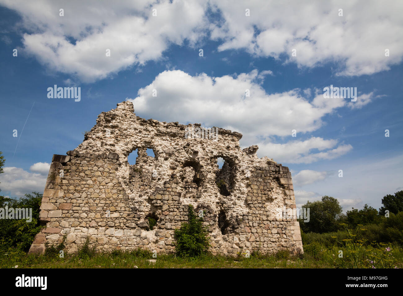 Die Ruinen der Burg der Templer um (XIV Jh.) Serednie Dorf, Transkarpatien, Ukraine Stockfoto