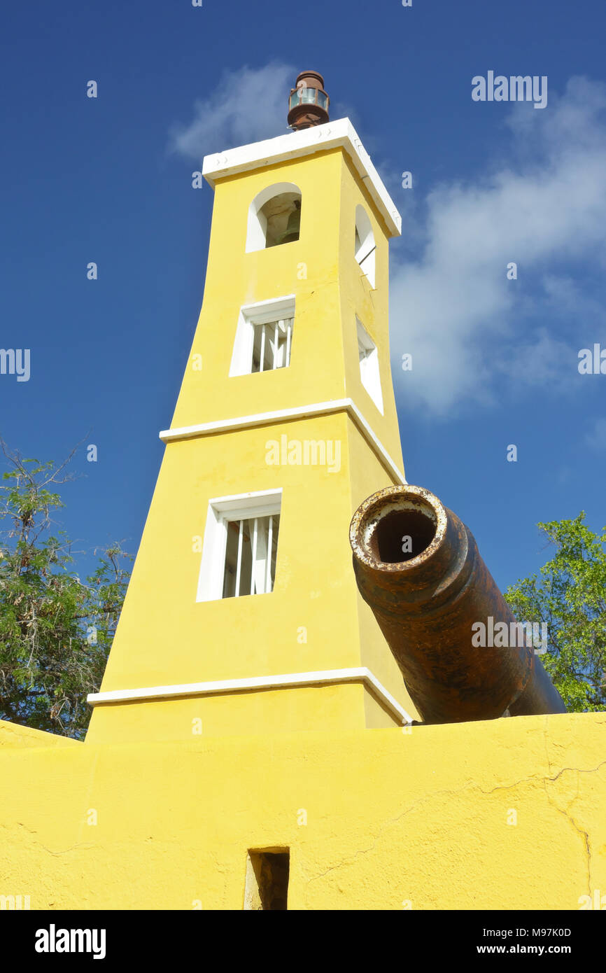 Gelb gestrichenen Leuchtturm in Kraledijk, Bonaire, Niederländische Antillen, Karibik, Baujahr 1932 Stockfoto