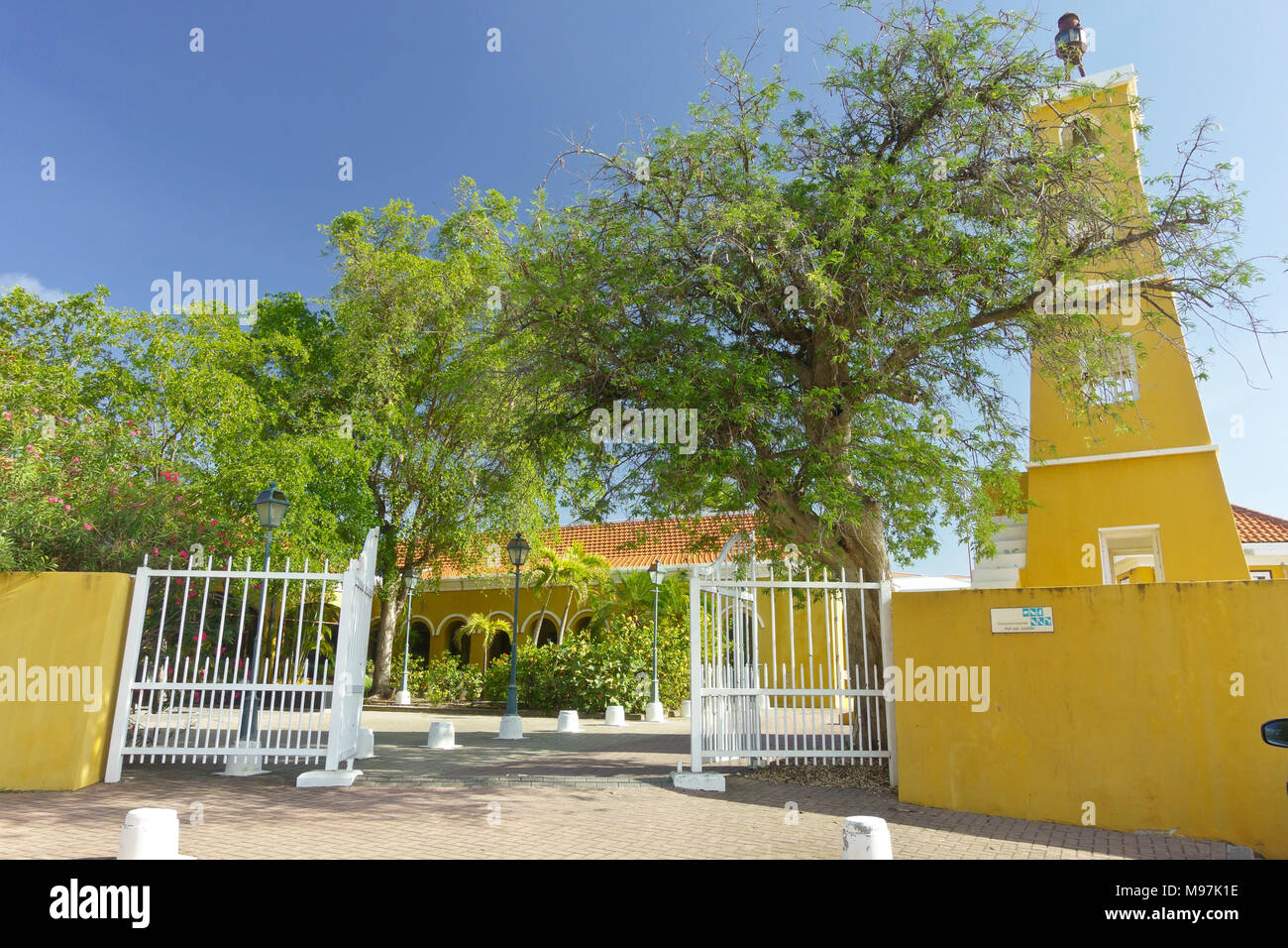 Gelb gestrichenen Leuchtturm in Kraledijk, Bonaire, Niederländische Antillen, Karibik, Baujahr 1932 Stockfoto