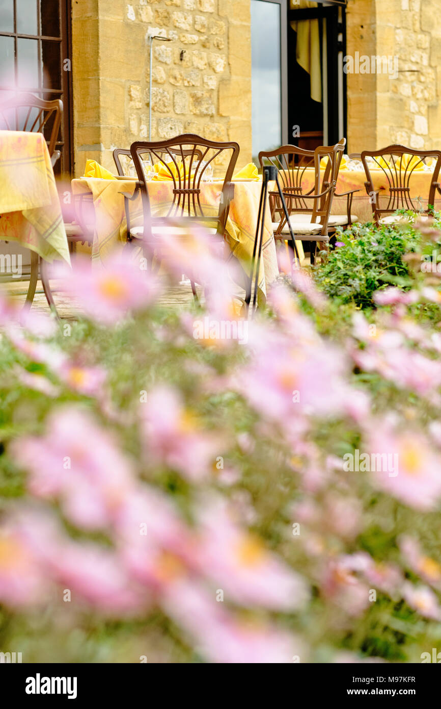 Outdoor didning Tabellen in Domme in der Dordogne Frankreich Stockfoto