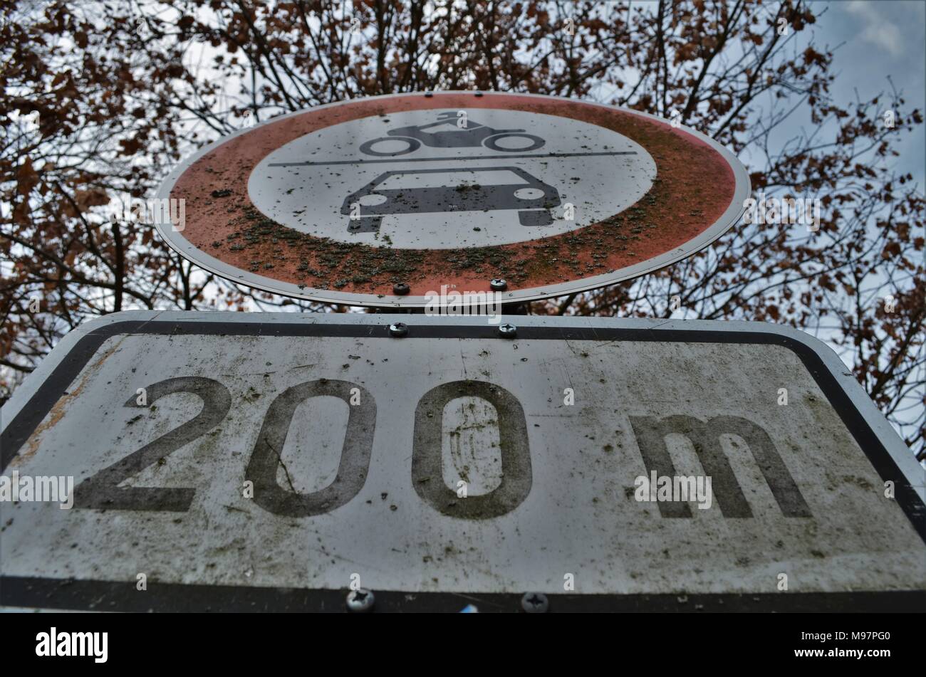 Straßenschild Schuß von unten Stockfoto