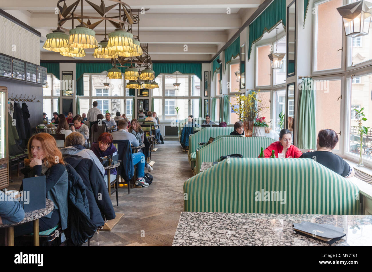 Grand Café Orient in Prgaue. Das einzige Café in der Welt gebaut und in der einzigartigen kubistischen Stil dekoriert Stockfoto