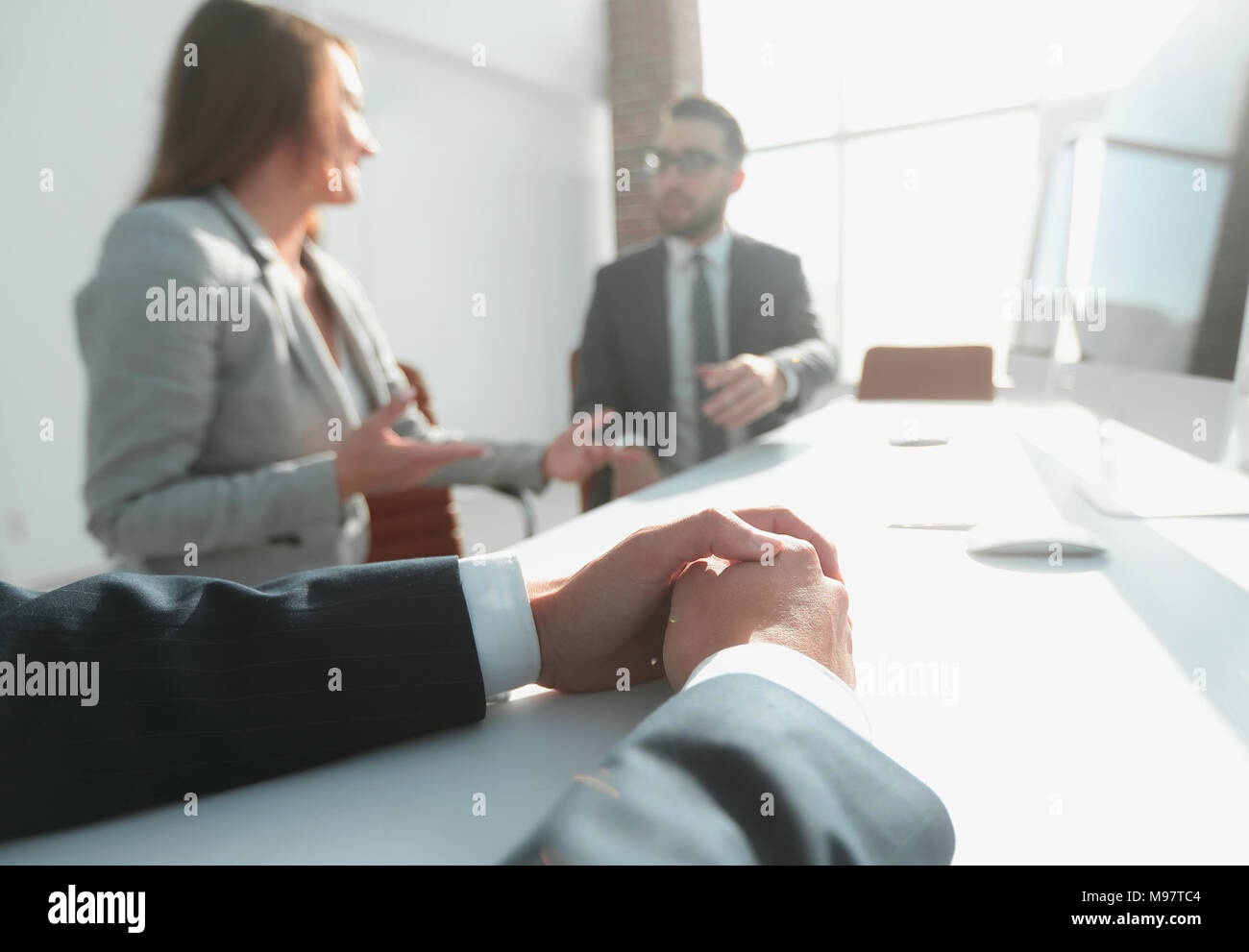 Hintergrundbild. Business woman Leiten einer Konferenz Stockfoto