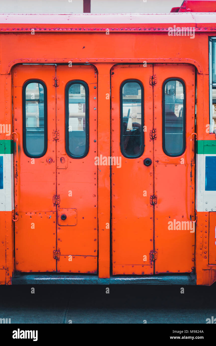 Thailand, Bangkok, Türen der rote Zug Stockfoto