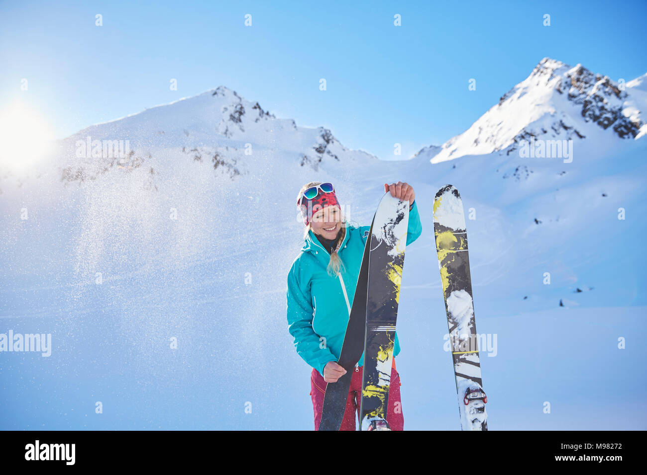 Österreich, Tirol, Kühtai, Freeride Ski für Skifahrer die Vorbereitung einer Skitour Stockfoto