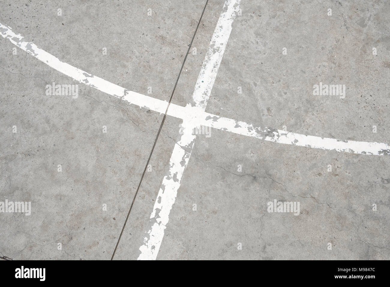 Weiße Linien auf Betonboden - Abstrakt vintage Hintergrund Stockfoto