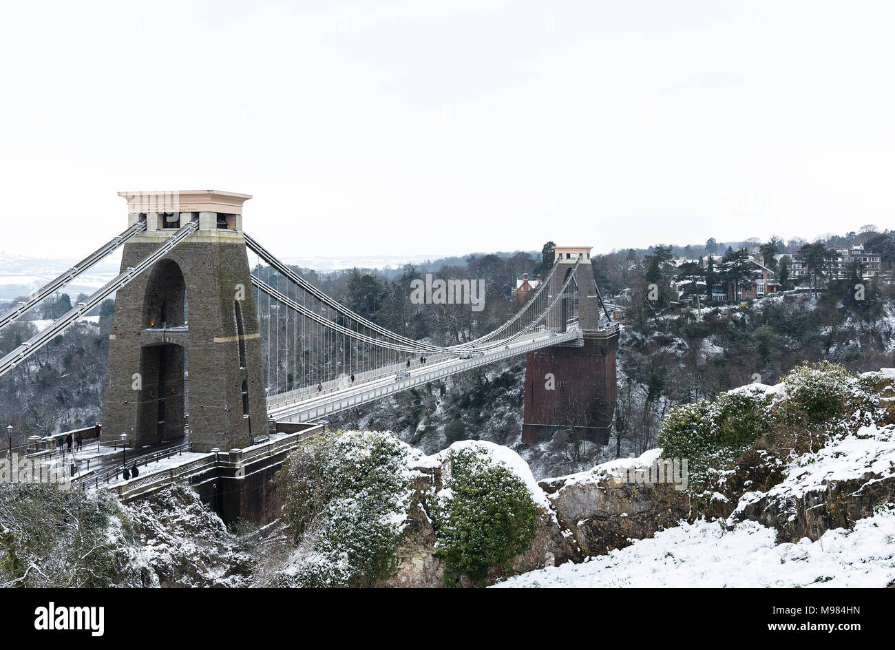 Clifton Suspension Bridge nach einem späten Schnee im Winter 2018 Stockfoto