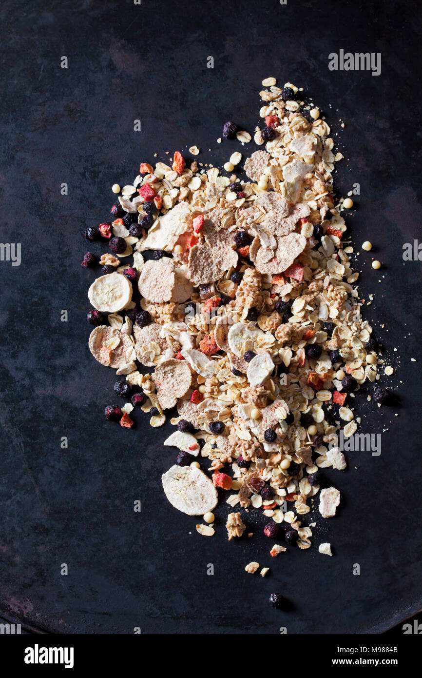 Obst Müsli mit getrockneten Früchten Stockfoto