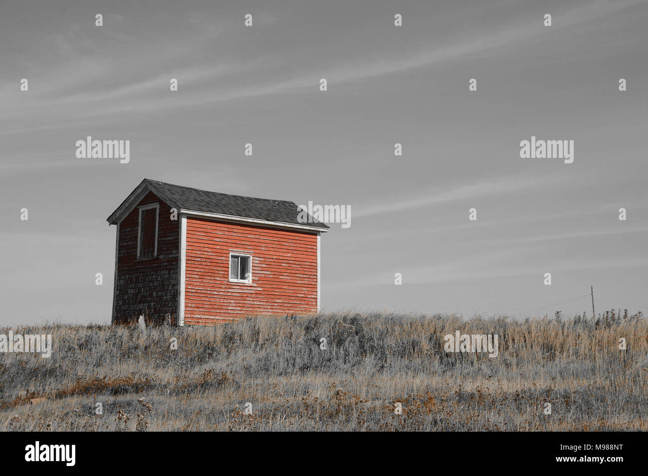 Red shack auf einem Hügel in Neufundland, Kanada Stockfoto