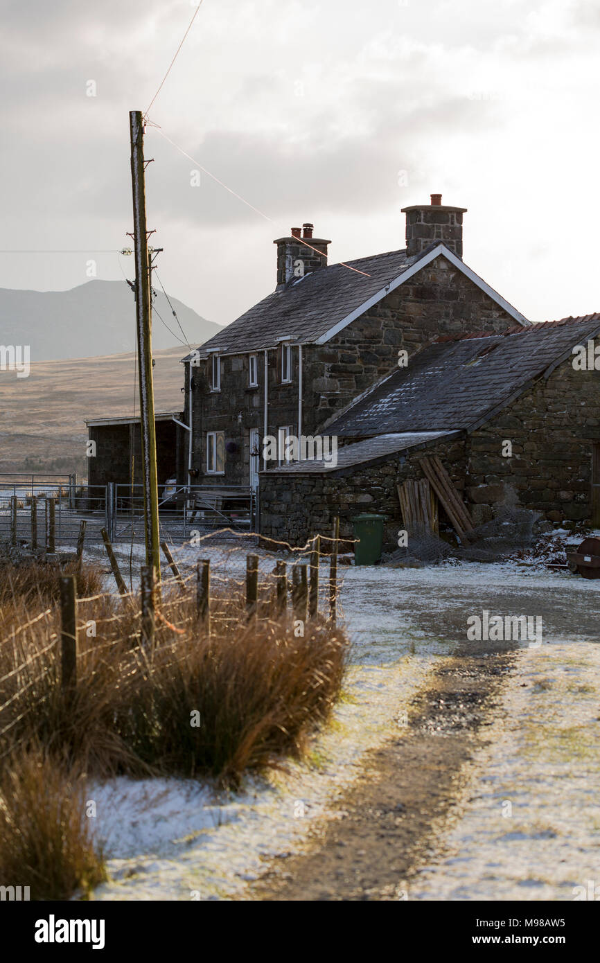 Bryn Re, einem abgelegenen Häuschen im Norden von Wales im Winter. Robuste leere Landschaft. Stockfoto