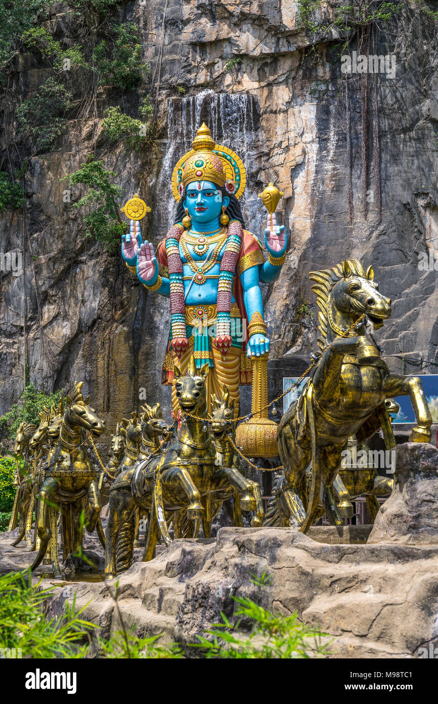 Die Batu Höhlen Statue und Eingang in der Nähe von Kuala Lumpur, Malaysia. Stockfoto