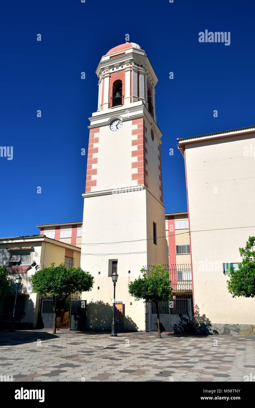 Kirche, Turm und öffentlichen Platz von Estepona Juni 2017 Stockfoto