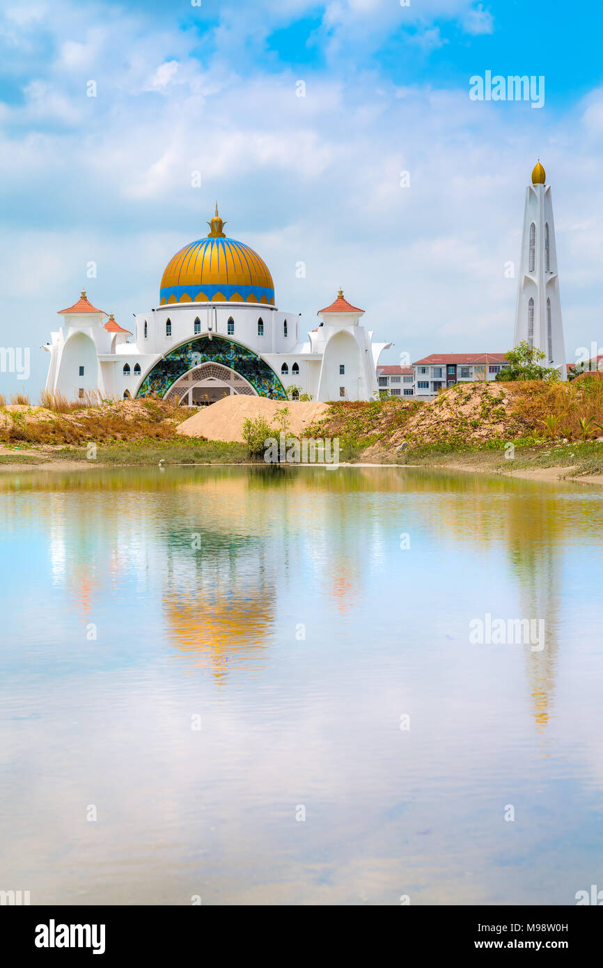 Straße von Malakka Moschee, eine Moschee auf der Mann entfernt - Malacca Insel in der Nähe der Stadt Malakka, Malaysia Stockfoto