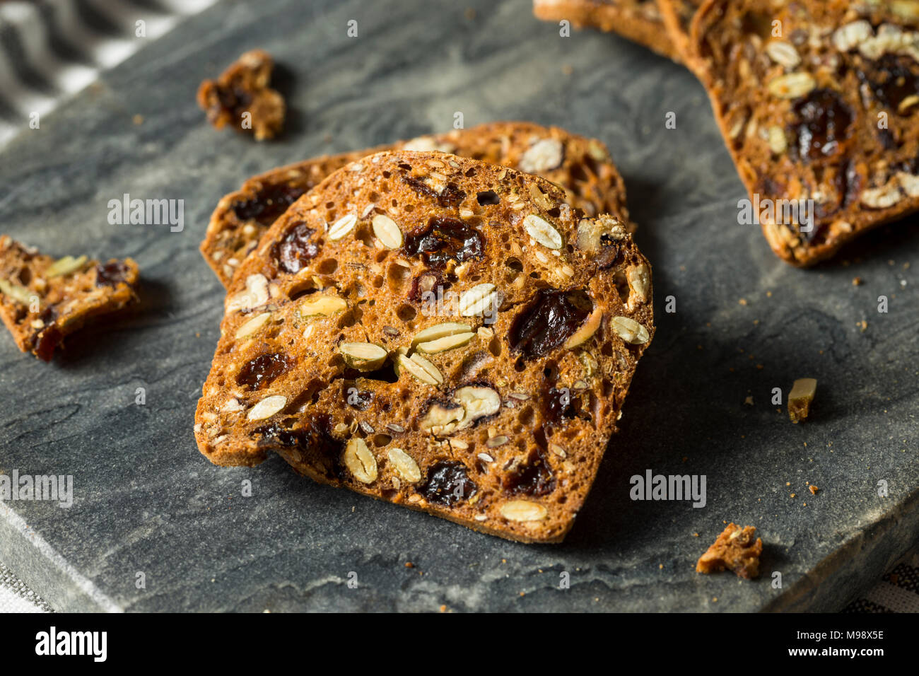 Hausgemachte Pecan und Cranberry Kekse mit Samen Stockfoto