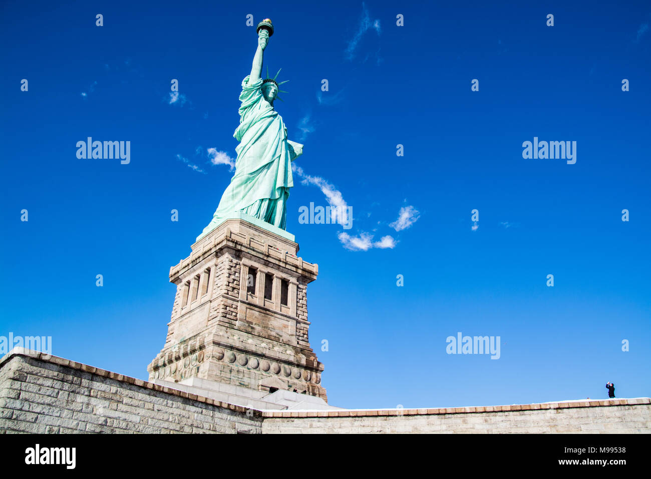 Februar 6, 2014 Mann Fotografieren Freiheitsstatue, Independence Day, New York Stockfoto