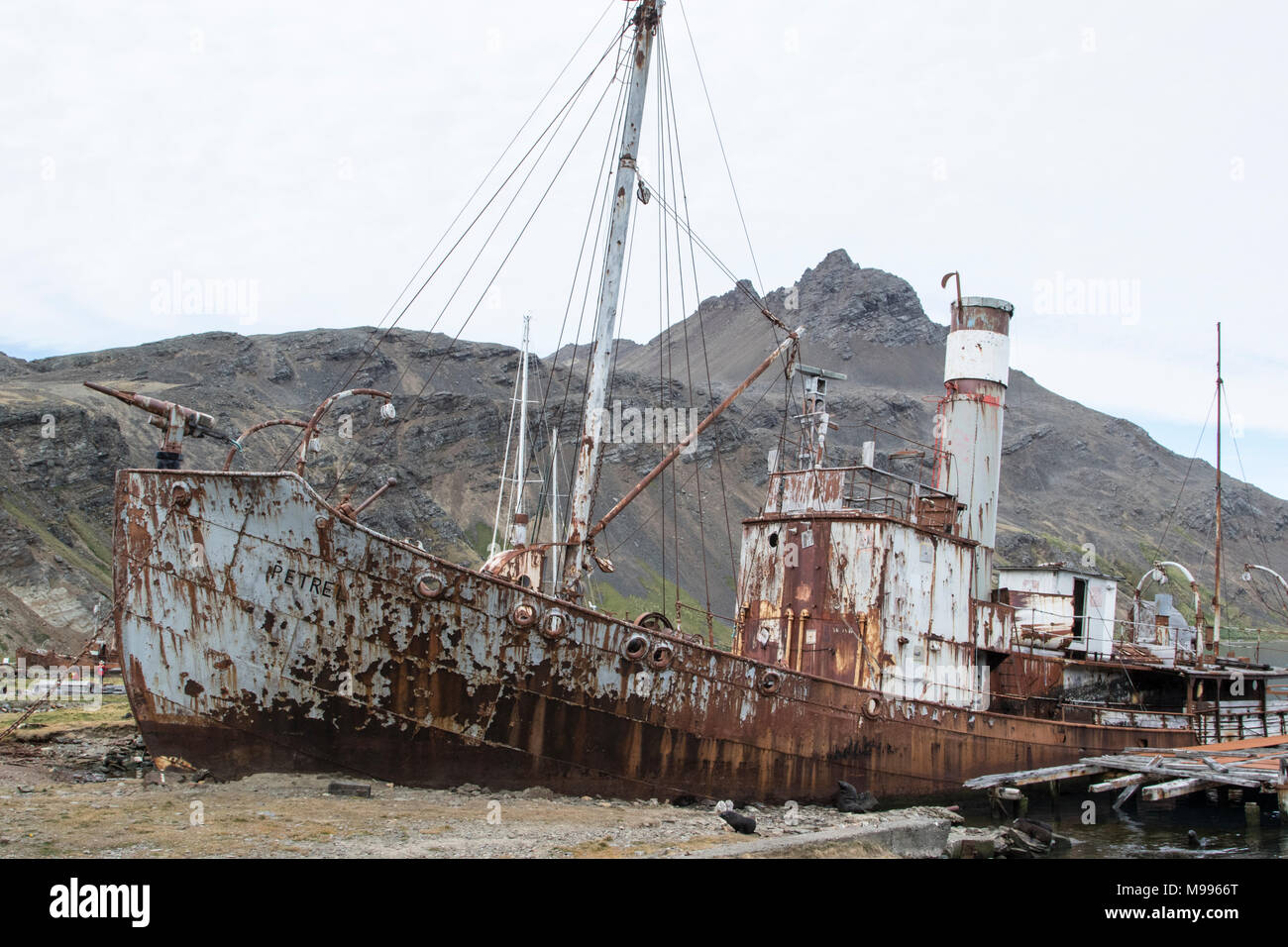 Ansicht der historischen Walfangstation in Grytviken, Südgeorgien, die stillgelegten Maschinen Stockfoto