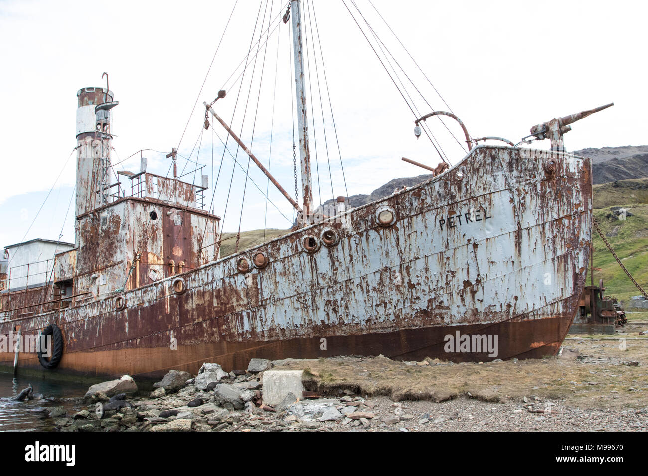 Ansicht der historischen Walfangstation in Grytviken, Südgeorgien, die stillgelegten Maschinen Stockfoto