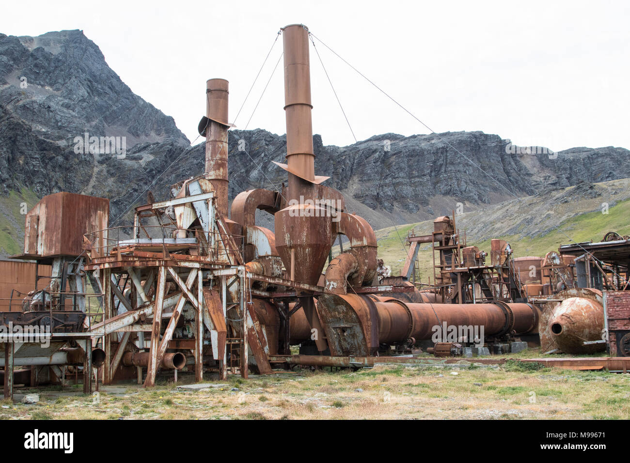 Ansicht der historischen Walfangstation in Grytviken, Südgeorgien, die stillgelegten Maschinen Stockfoto