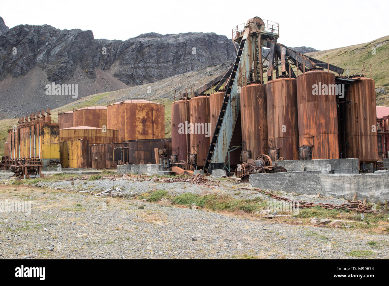 Ansicht der historischen Walfangstation in Grytviken, Südgeorgien, die stillgelegten Maschinen Stockfoto