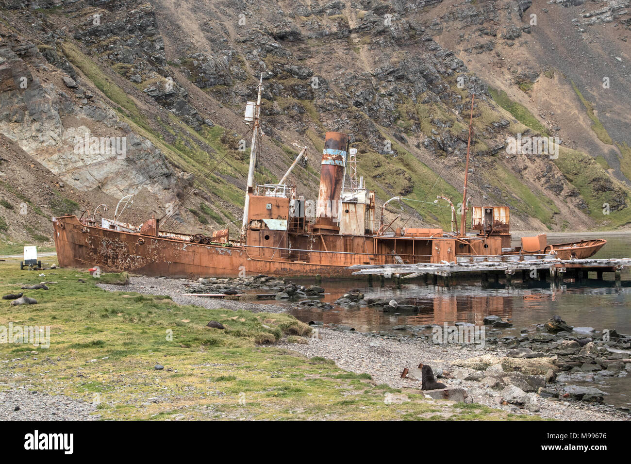 Ansicht der historischen Walfangstation in Grytviken, Südgeorgien, die stillgelegten Maschinen Stockfoto