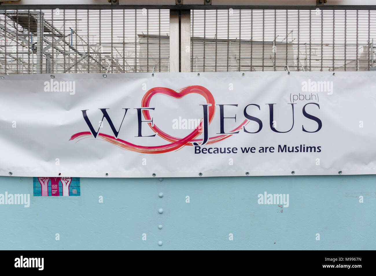 "Wir lieben Jesus (Friede sei mit ihm), weil wir Banner Muslime' sind. Whitechapel, London, UK Stockfoto