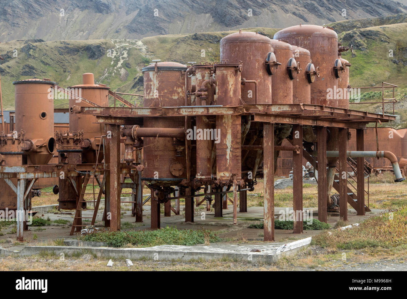 Ansicht der historischen Walfangstation in Grytviken, Südgeorgien, die stillgelegten Maschinen Stockfoto