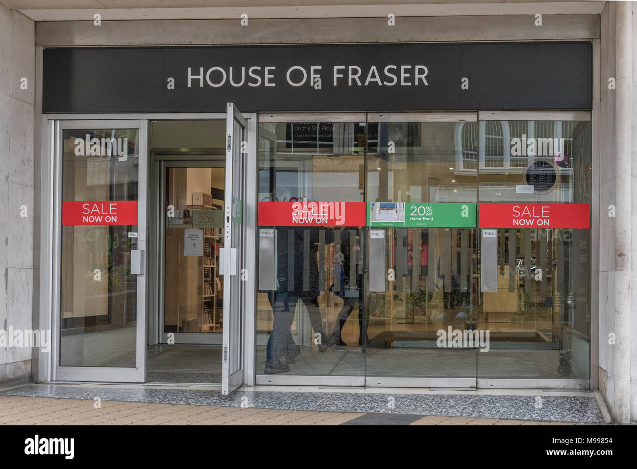 Außen Eingang House of Fraser shop Plymouth, Devon. Metapher House of Fraser shop Verschlüsse (2018), Tod von der High Street, hohe Straße quetschen. Stockfoto