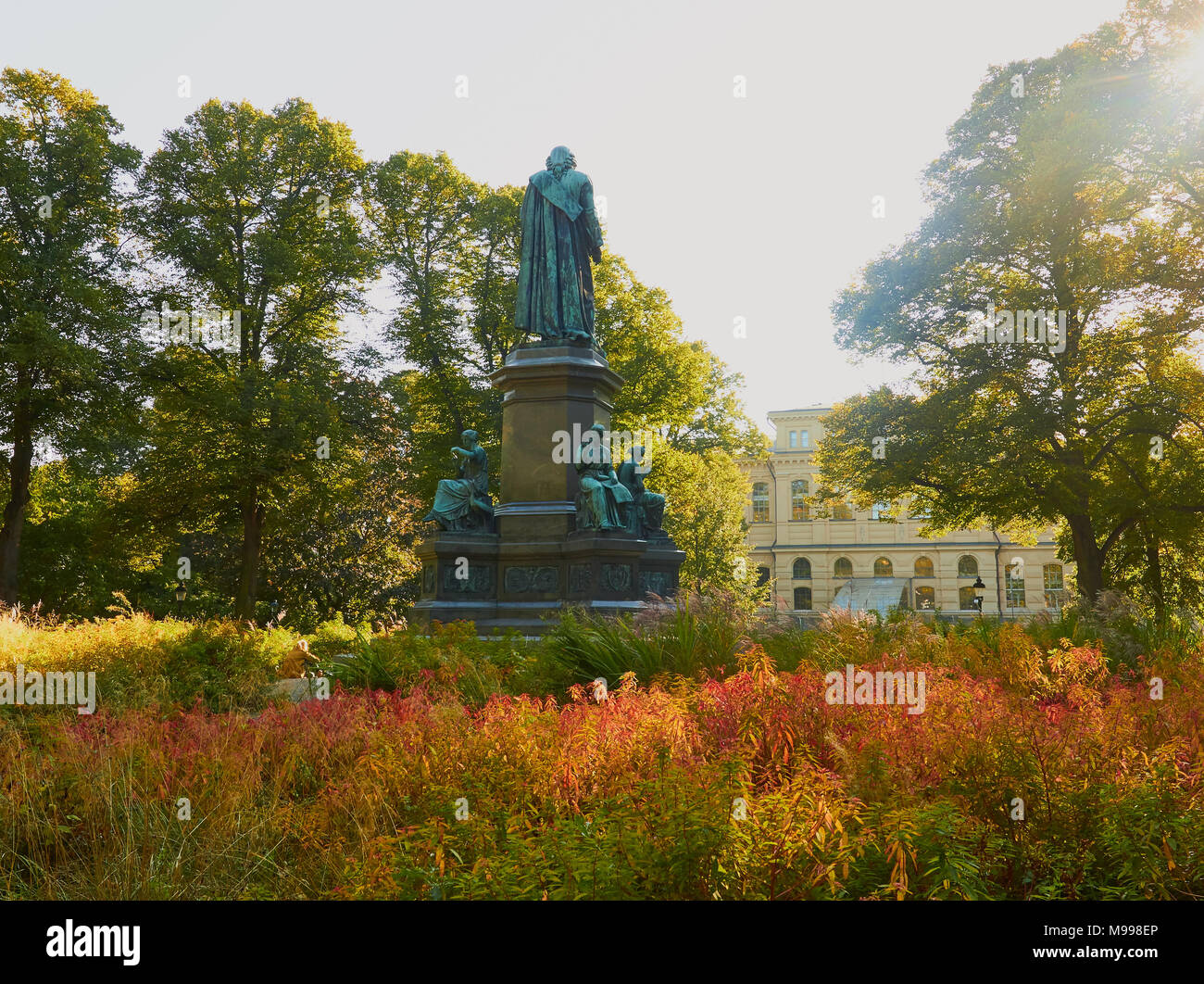 Statue von Carl Linnaeus (Carl von Linne), Humlegarden, Östermalm, Stockholm, Schweden, Skandinavien. 18. jahrhundert Botaniker, Arzt und Zoologe Stockfoto