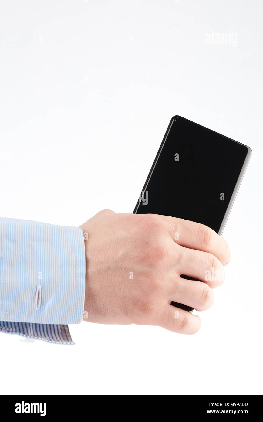 Rückseite des modernen Smartphone im Menschen Hand auf weißem Hintergrund Stockfoto