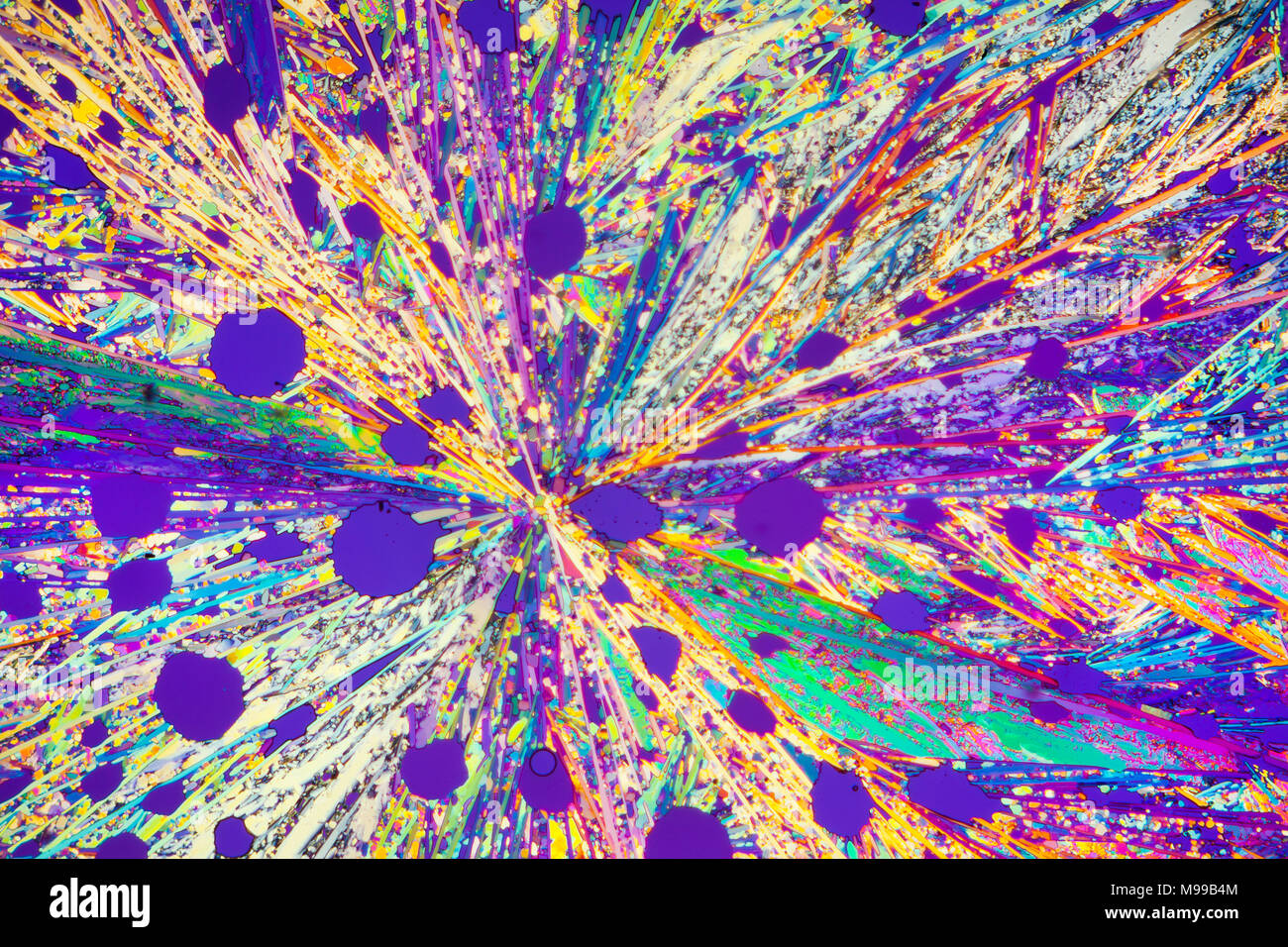 Hellfeld Kreuz polarisiert photomicrograph, chemischen Folie schmelzen Stockfoto