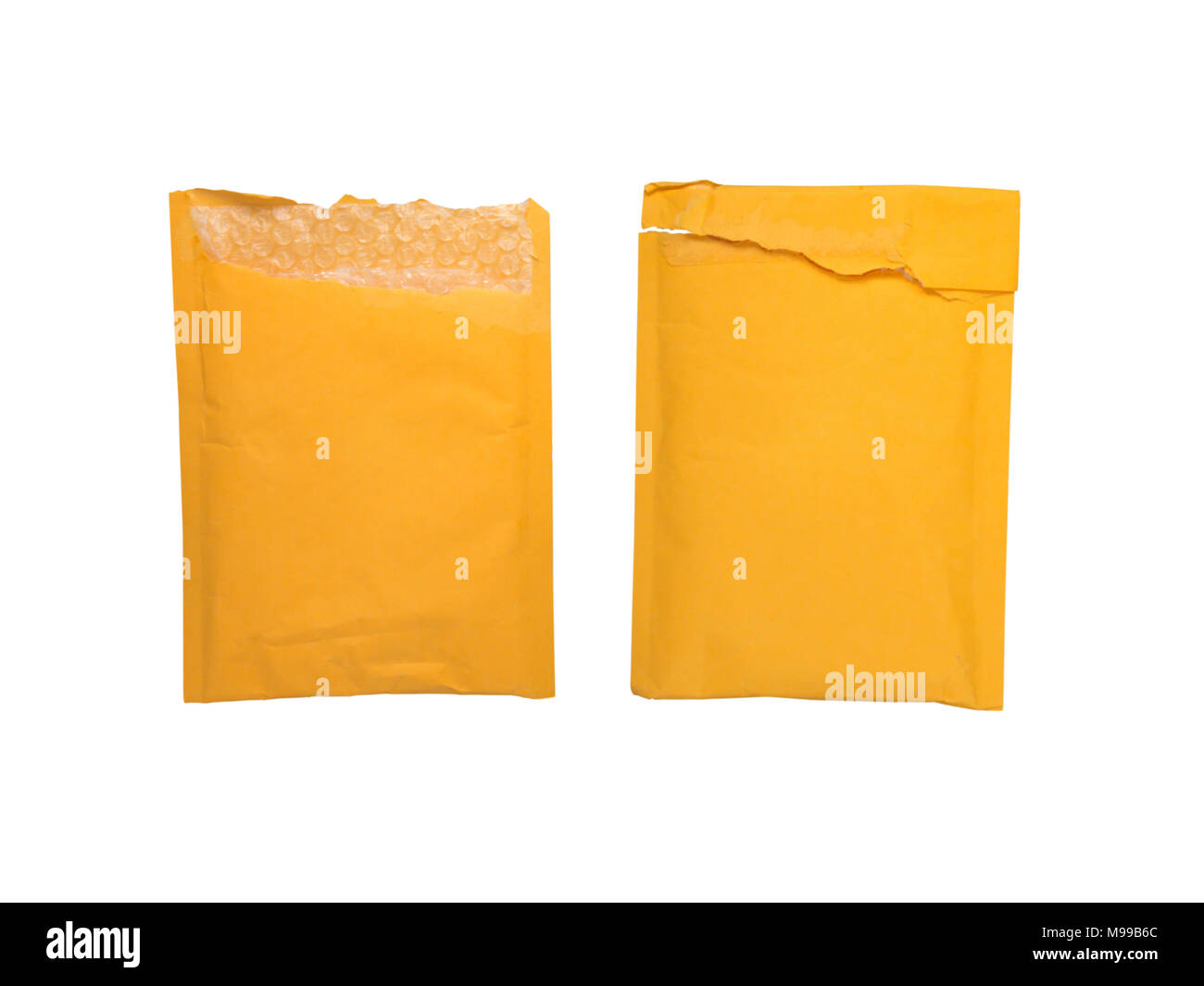 Zwei eröffnet Gelb online shopping Verpackung Briefumschläge mit  Luftpolsterfolie innen isoliert auf weißem Stockfotografie - Alamy