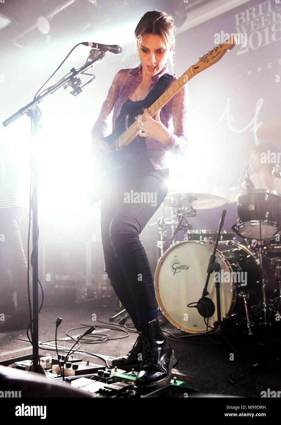 Wolf Alice durchführen für "War Child" not-for-profit Organisation an der Manchester Gorilla mit: Wolf Alice, Ellie Rowsell Wo: Manchester, Großbritannien Wann: 20. Feb. 2018 Credit: Sakura/WENN.com Stockfoto