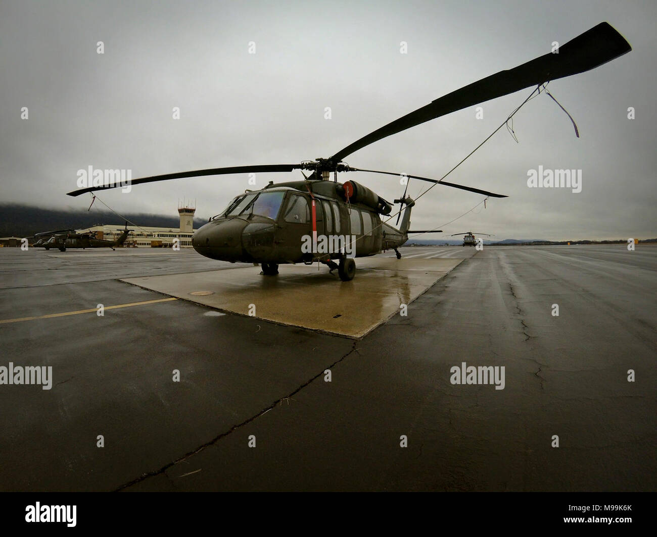 Ein 28 Expeditionary Combat Aviation Brigade UH-60 Black Hawk Hubschrauber auf Muir Army Airfield Februar 25, 2018 geparkt. Stockfoto