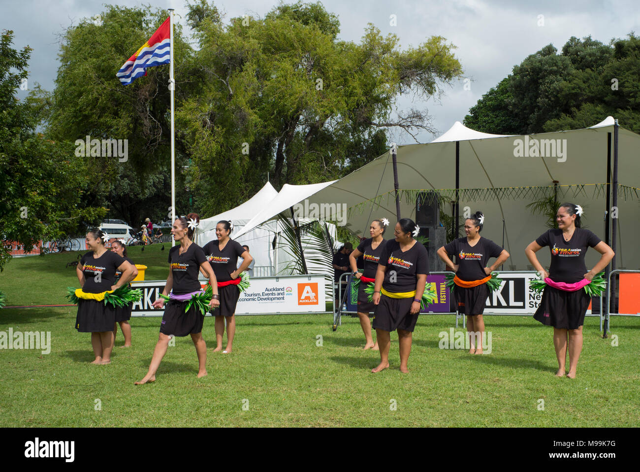 Hulanesian Fitness ihre Bewegungen an der Tokelau Dorf an Pasifica Festival, Auckland, New Zealand demonstrieren Stockfoto