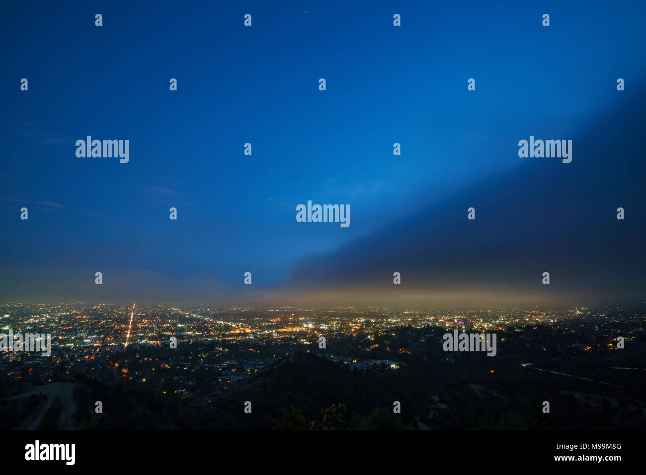 Die berühmte Los Angeles Downtown Skyline von Griffith Observatorium Stockfoto