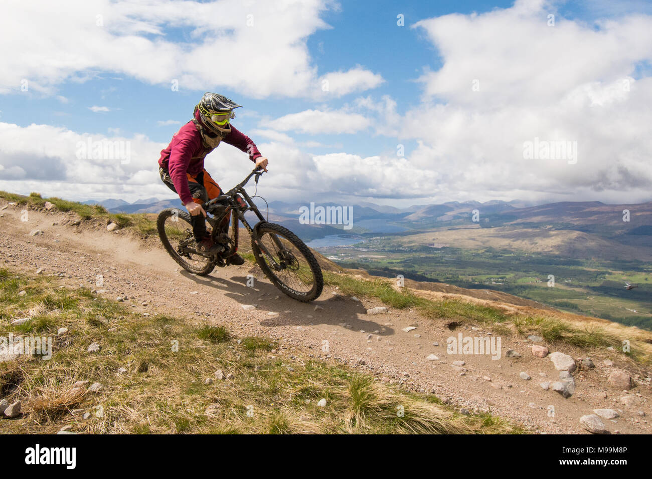 Mountainbiker auf Downhill Trail, Nevis Range, Fort William, Schottland, UK Stockfoto