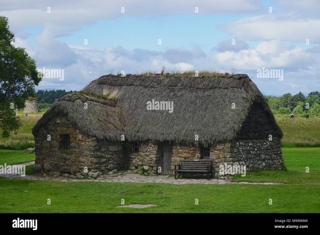 Reetdach Bauernhaus (1760), an der Stelle der Schlacht von Culloden, in den Highlands von Schottland. Die Gegend ist eine National Historic Site. Stockfoto