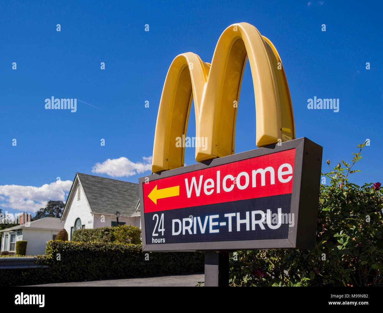 Temple City, Mar 15: Außenansicht des berühmten Mcdonald Drive Thru sign on Mar 15, 2018 an der Temple City, Los Angeles County, Kalifornien Stockfoto