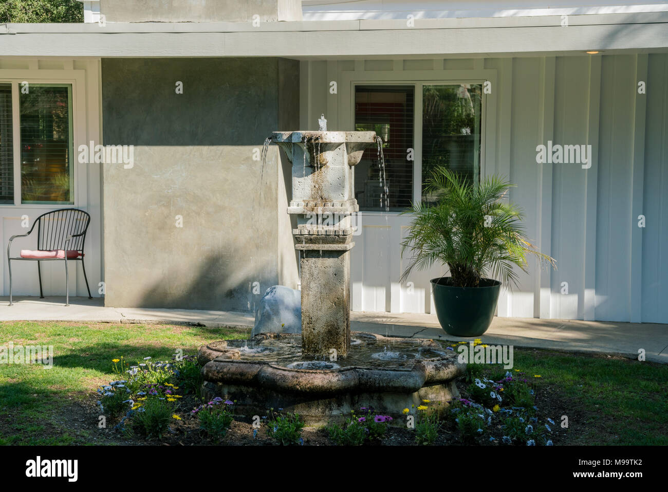 Los Angeles, FEB 18: Außenbereich Garten eines Luxus haus am 18.Februar, 2018 in Los Angeles Stockfoto