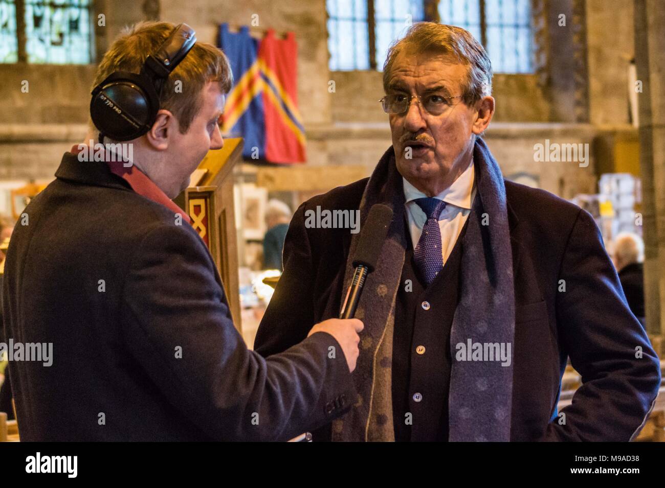 LEOMINSTER, HEREFORDSHIRE, Großbritannien - 24 März: Schauspieler John challis öffnet die jährliche Mittelalter Festival in der Stadt von Leominster am 24. März 2018. Der Schauspieler, der aktuell Sterne in der Comedy Serie Benidorm und wohnt in Herefordshire freuen Massen, die Versammelte die Eröffnung der einen Tag Mittelalter festival Quelle: Jim Holz/Alamy Leben Nachrichten zu sehen Stockfoto