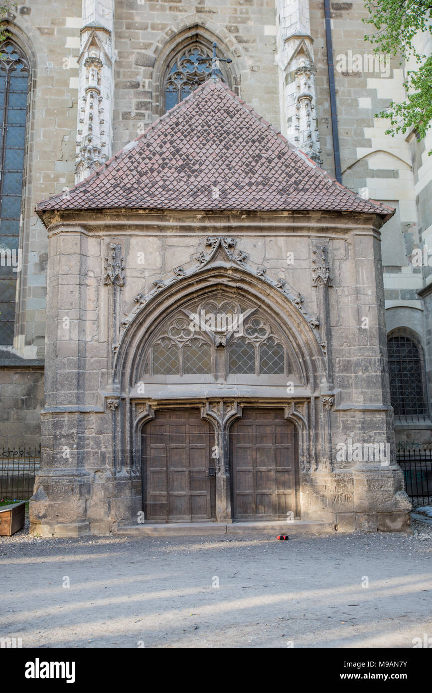 Seite Eingang zum Lutherischen Schwarze Kirche, Brasov, Siebenbürgen, Rumänien Stockfoto