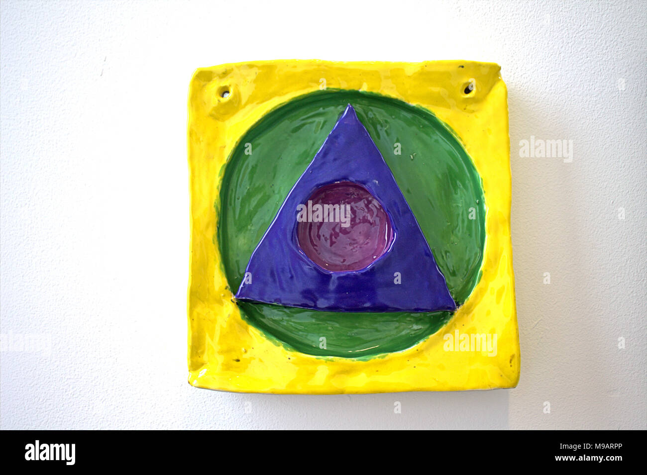 Hand Tonziegel auf Anzeige in der uillinn Galerie, skibbereen, Irland. Bilder mit der Galerie Erlaubnis übernommen. Stockfoto