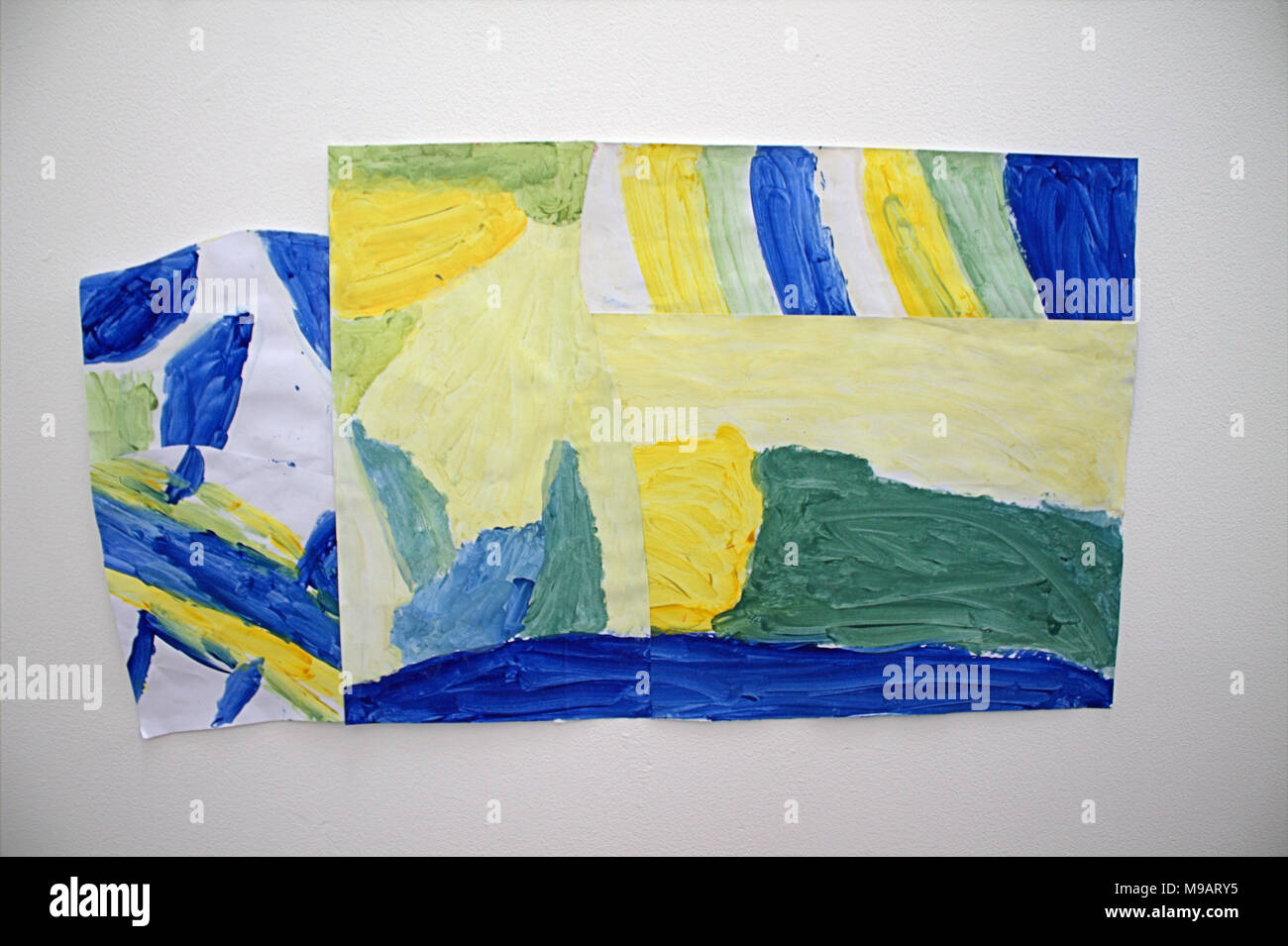 Kinder abstrakte Kunst, Malerei auf Anzeige in der uillinn Art Gallery, skibbereen, West Cork, Irland. Bilder mit der Galerie Erlaubnis übernommen. Stockfoto