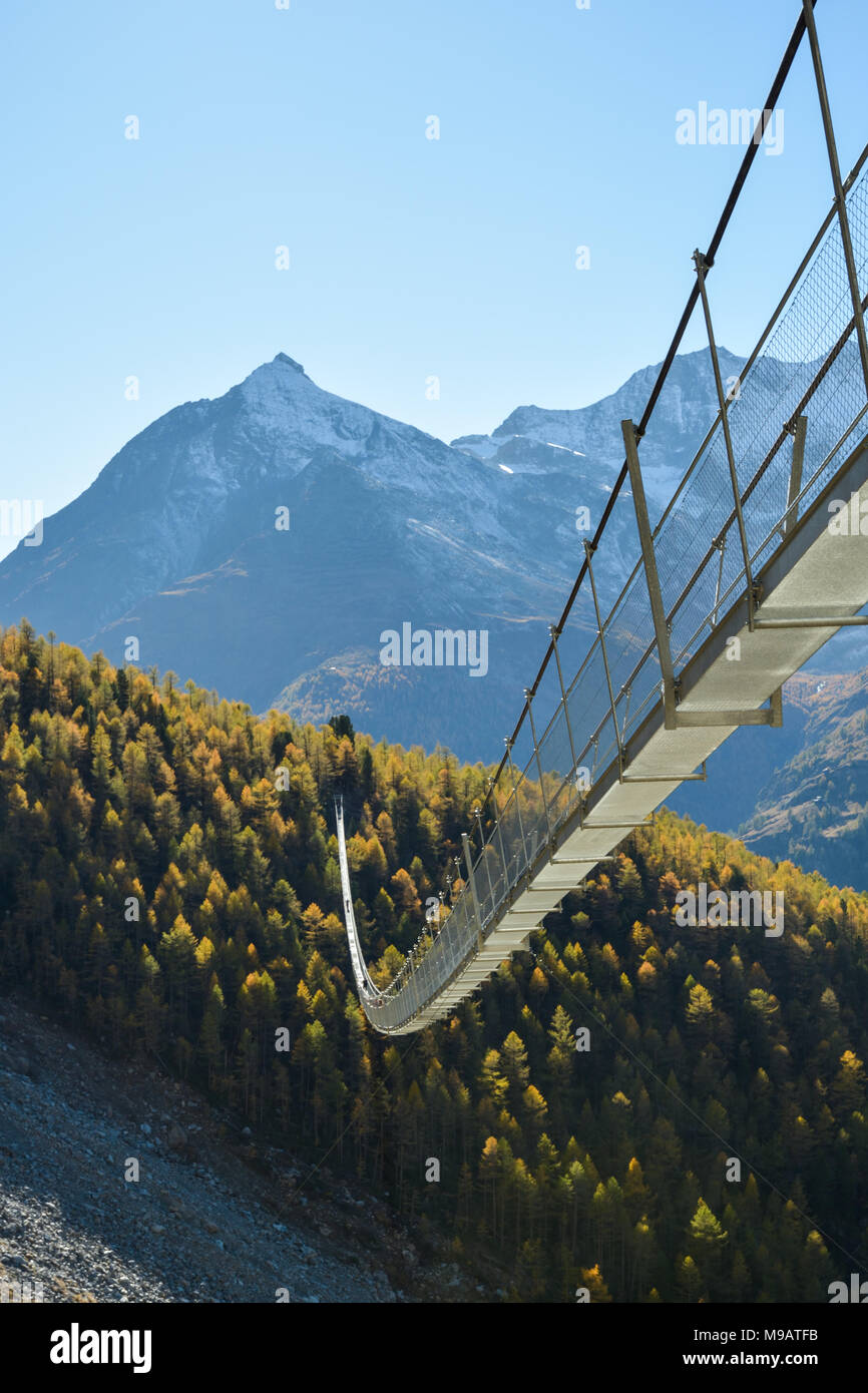 Charles Kuonen Hängebrücke in den Schweizer Alpen Stockfoto