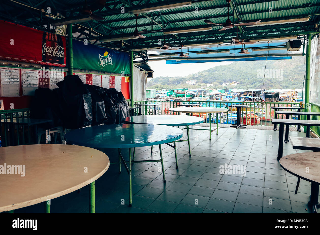 Hongkong - 16. März 2017: geschlossen Restaurant in Lamma Insel Sok Kwu Wan-Fisch Dorf Stockfoto