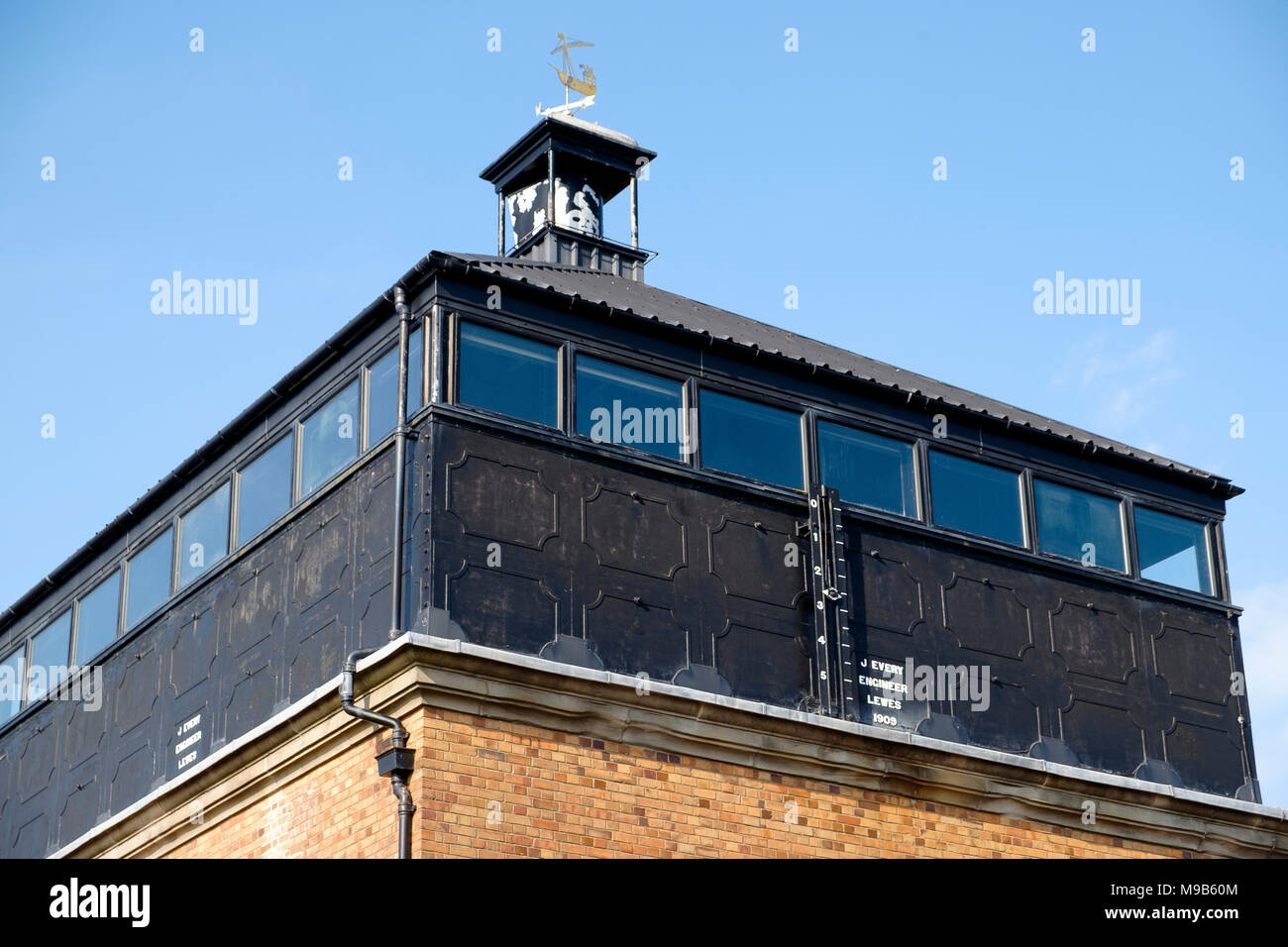 Die Betrachtung der Foredown Tower Camera obscura Gebäude, 1909 erbaut. Brighton & Hove, Großbritannien Stockfoto