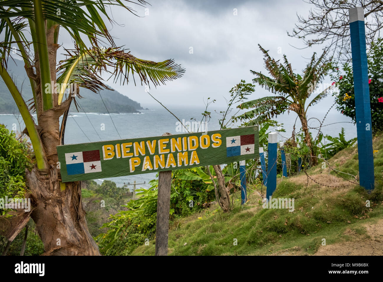 Grenze zwischen Panama und Kolumbien Willkommen - Bienvenidos Panama (panam) unterzeichnen - Stockfoto