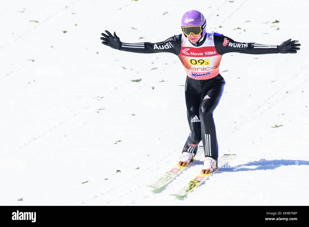 Andreas Wellinger Deutschland konkurriert im Team Wettbewerb in Planica FIS Skisprung Weltcup Finale am 24. März in Planica, Slowenien 2017. (Foto von Rok Rakun/Pacific Press) Stockfoto
