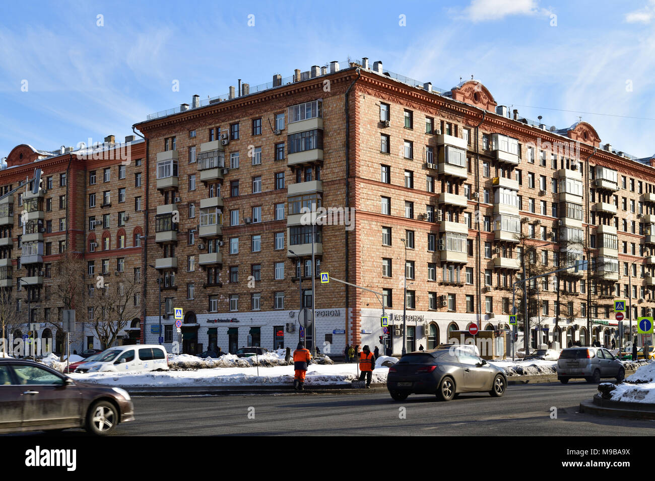 Moskau, Russland - am 17. März. 2018. Akademische Bezirk von Moskau und Dmitry Uljanov Straße Stockfoto