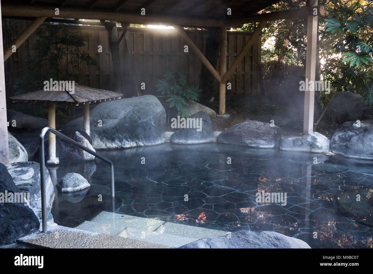Onsen in Japan mit natürlichen heißen Quellwasser Stockfoto